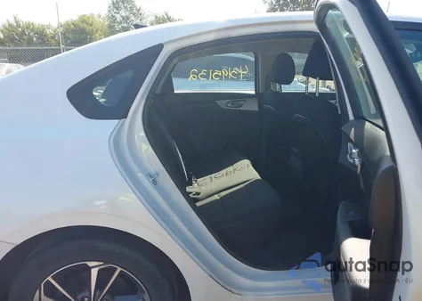 2022 Kia Forte Lxs z USA, uszkodzony, nr VIN 3KPF24AD1NE503063